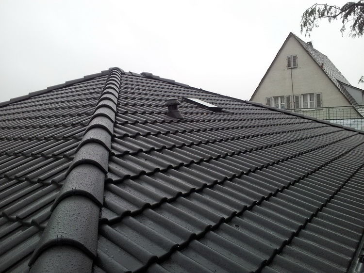 покрытие металлочерепицей вальмовой крыши