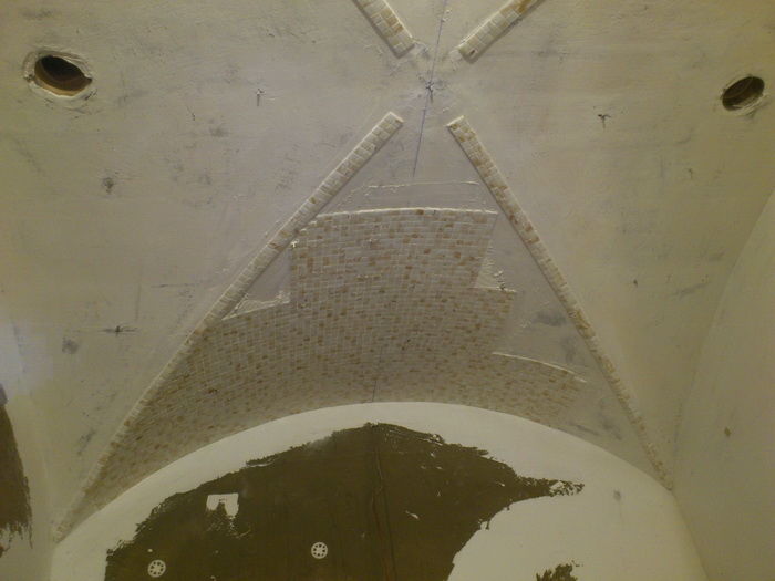 Укладка плитки на потолок хаммама.