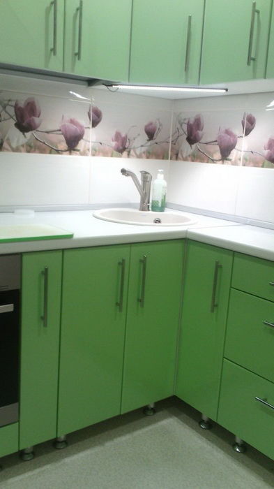 Дизайн кухни в зеленом цвете 2