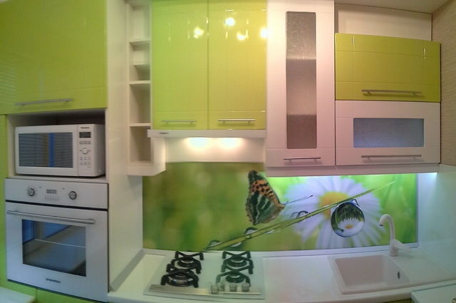 Зеленый цвет в интерьре кухни 2