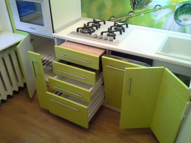 Зеленый цвет в интерьре кухни 5