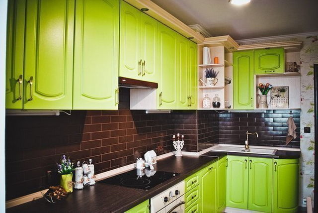 Кухня ярко-зеленого цвета