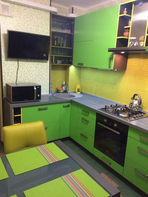Кухня в зеленых цветах 4