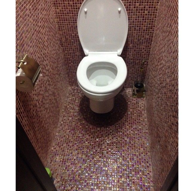 мелкая плитка мозаика в туалете