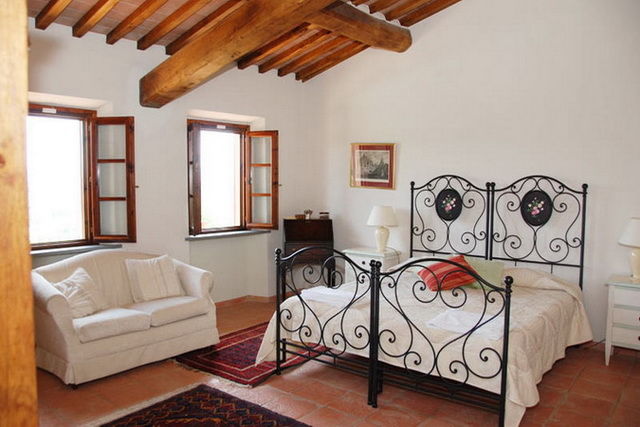 Маленькая спальня в итальянском стиле