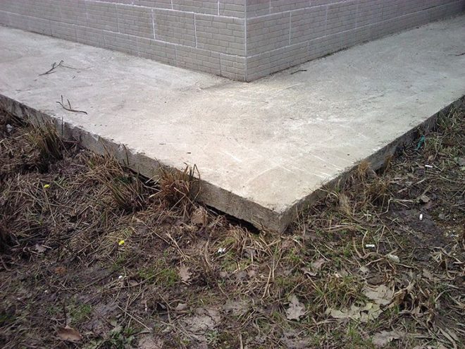 бетонная полоса вокруг дома