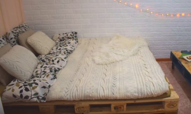 Как сделать кровать из поддонов