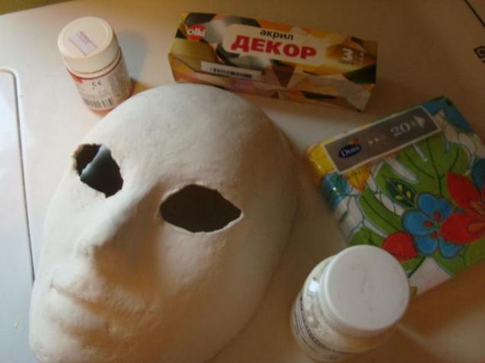 Карнавальная маска из папье-маше своими руками