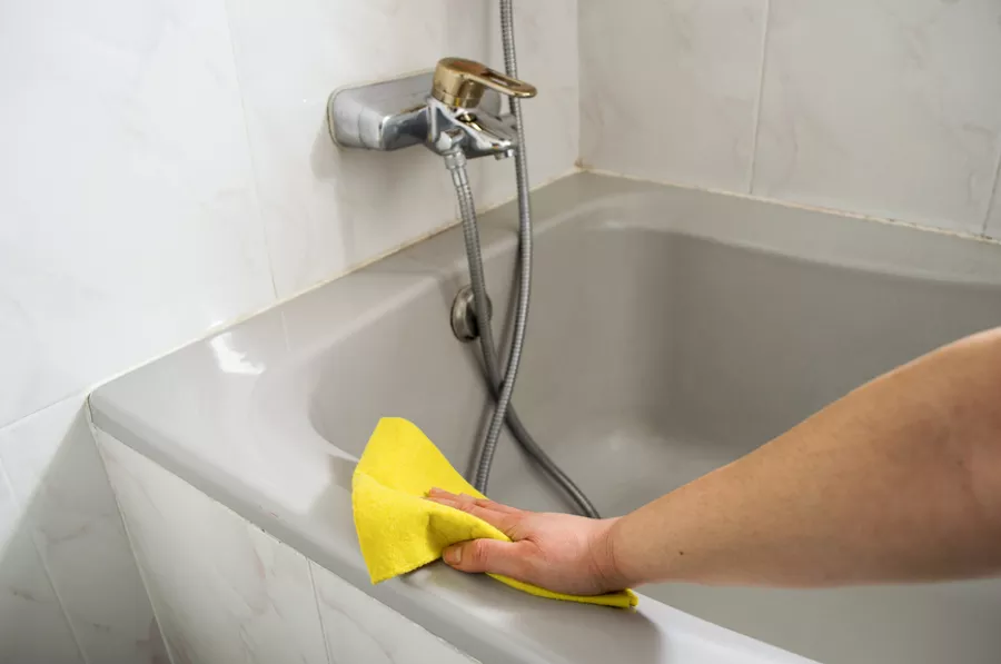 Чем убрать желтизну в ванной, чтобы не повредить эмаль