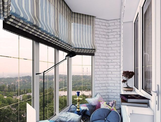 Модные варианты дизайна штор на балкон в 2020