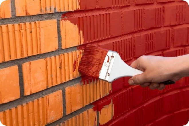 Чем и как покрасить фасад кирпичного дома