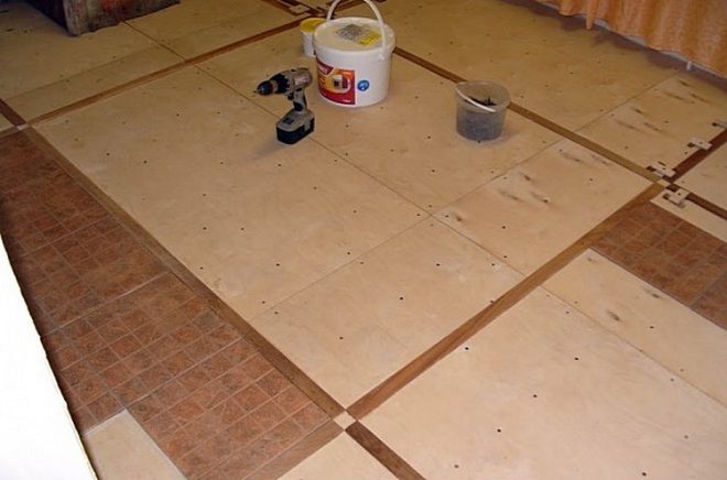 Укладка плитки на деревянный пол в ванной