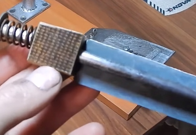 Как сделать точилку для ножа с разным углом заточки