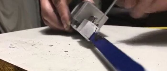 Как сделать насадку на дрель для резки металла