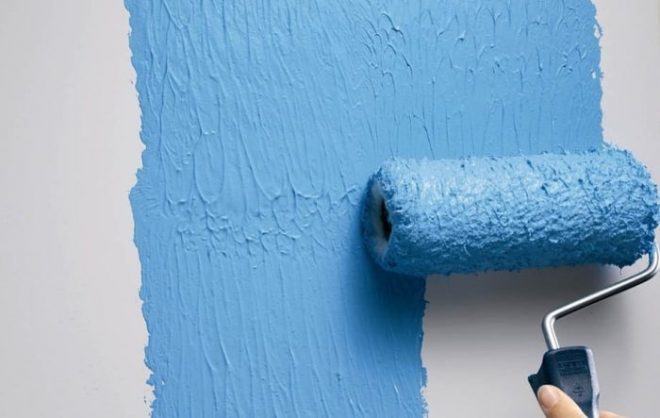 Как покрасить стены фактурной краской